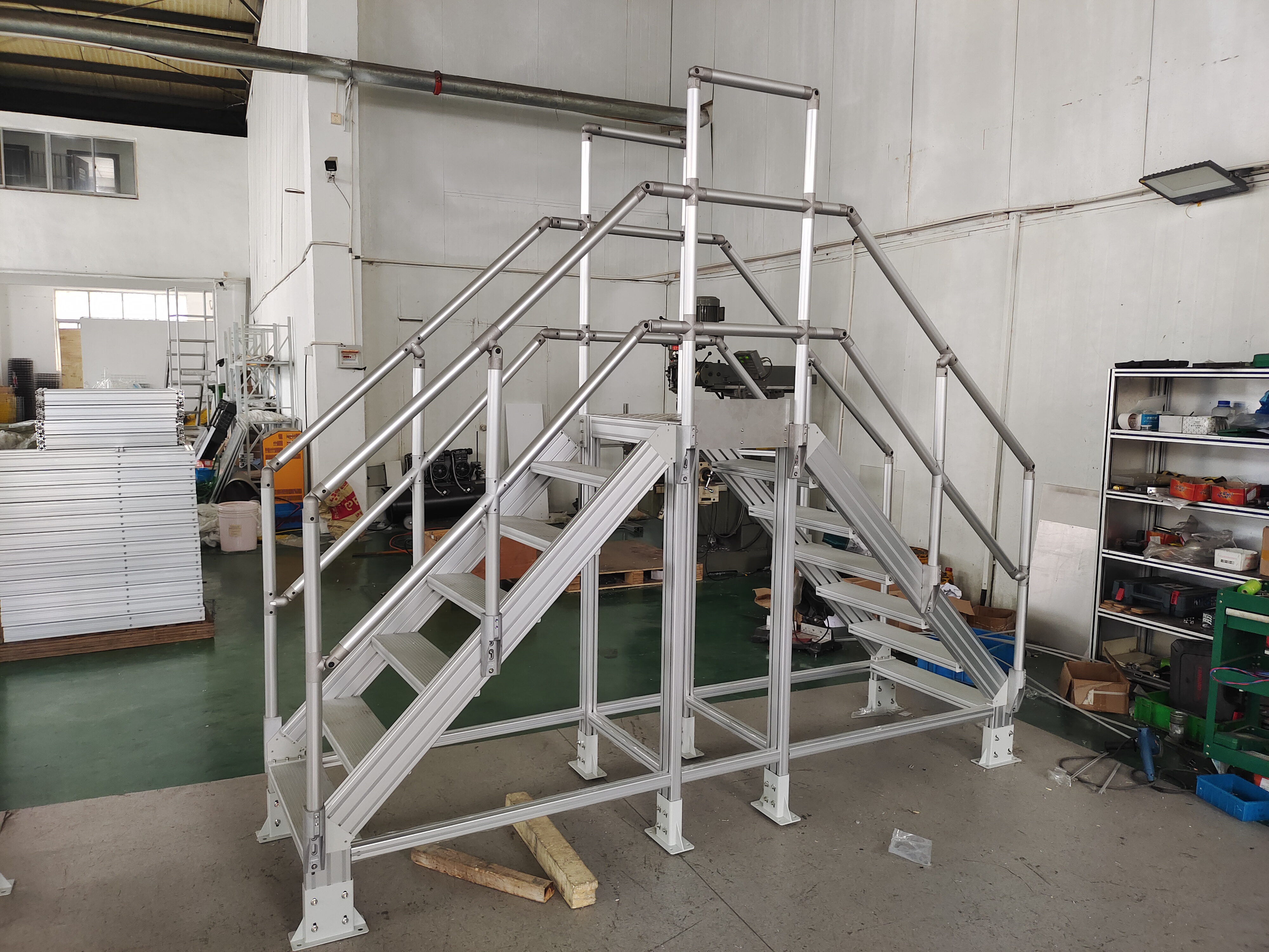 鋁型材工業平臺